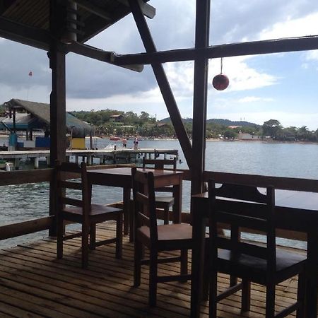 Half Moon Resort (Adults Only) West End Luaran gambar