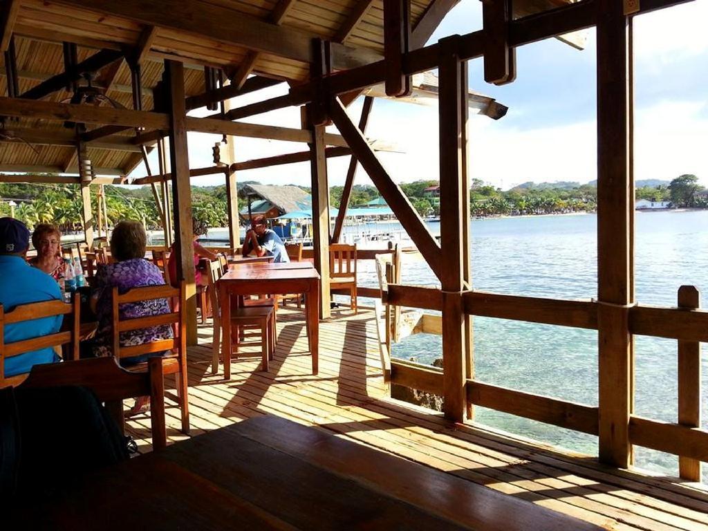 Half Moon Resort (Adults Only) West End Luaran gambar