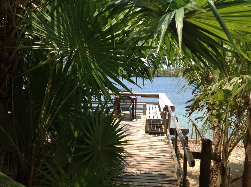 Half Moon Resort (Adults Only) West End Luaran gambar