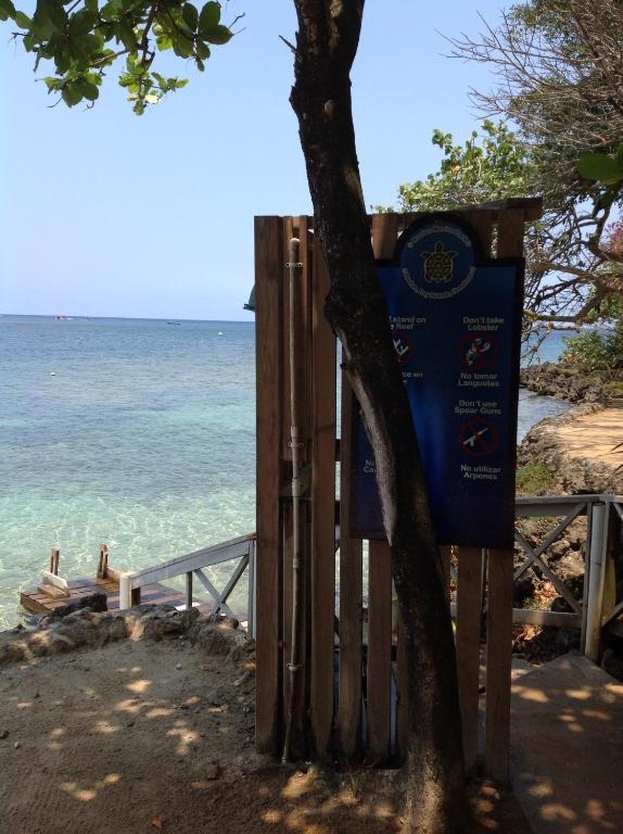 Half Moon Resort (Adults Only) West End Luaran gambar