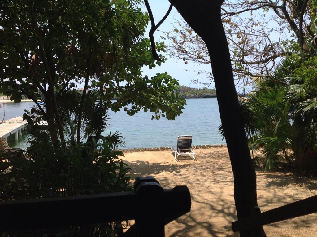 Half Moon Resort (Adults Only) West End Luaran gambar