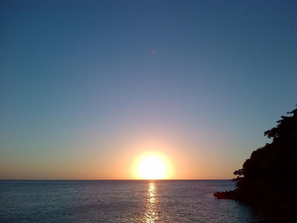Half Moon Resort (Adults Only) West End Luaran gambar